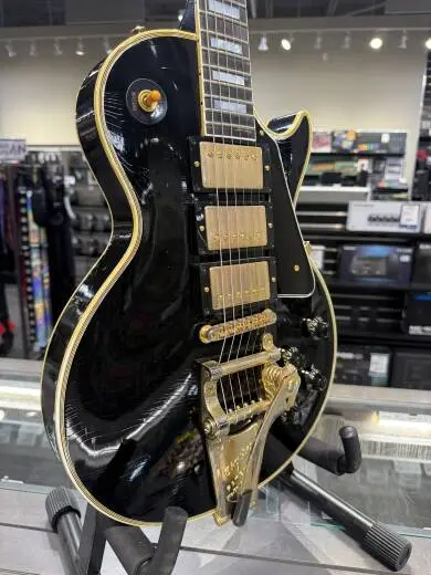 Gibson Custom Shop - Murphy Lab Lite Aged '57 Les Paul Custom 3-Pickup w/Gold Bigsby - Ebony 2