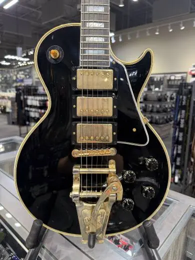 Gibson Custom Shop - Murphy Lab Lite Aged '57 Les Paul Custom 3-Pickup w/Gold Bigsby - Ebony 2