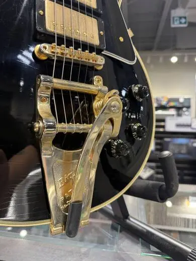 Gibson Custom Shop - Murphy Lab Lite Aged '57 Les Paul Custom 3-Pickup w/Gold Bigsby - Ebony 2