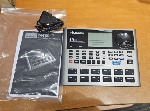 Alesis - SR-18