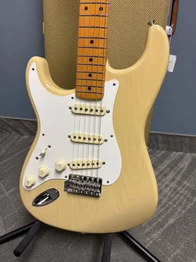 Fender - 011-0242-807 2