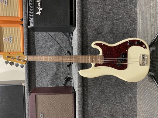 Gear Hunter Squier Classic Vibe 60s Precision Bass Olympic White