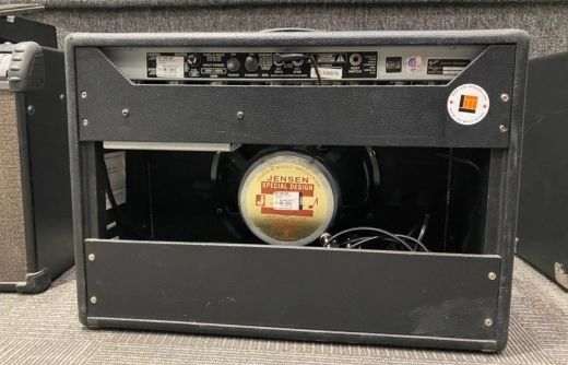 Fender -  65 Deluxe Reverb 2