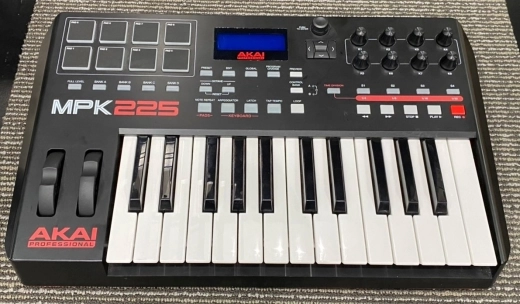 Akai - MPK225 MIDI