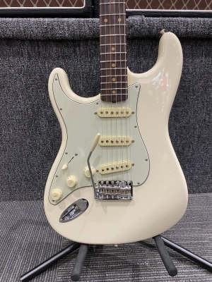 Fender - American Vintage II 1961 Stratocaster Left-Hand, Rosewood Fingerboard - Olympic White 2