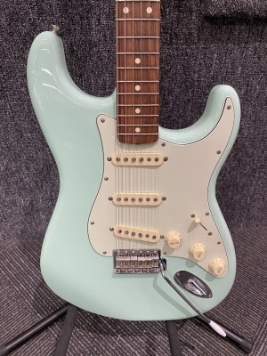 Fender - Vintera 60s Stratocaster, Pau Ferro Fingerboard - Surf Green 4