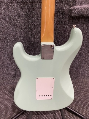 Fender - Vintera 60s Stratocaster, Pau Ferro Fingerboard - Surf Green 6