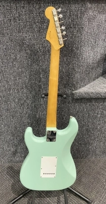 Fender - Vintera 60s Stratocaster, Pau Ferro Fingerboard - Surf Green 2