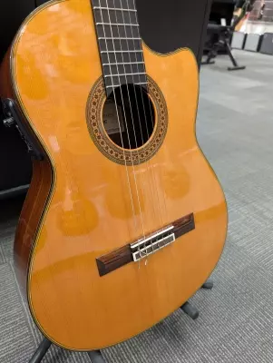 YAMAHA GCX31C CLASSIC GUITAR WITH PICKUP SYSTEM 2