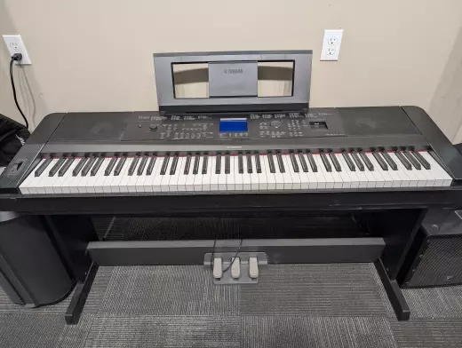 Yamaha - DGX660 B