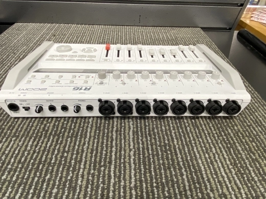 Zoom - R16 2