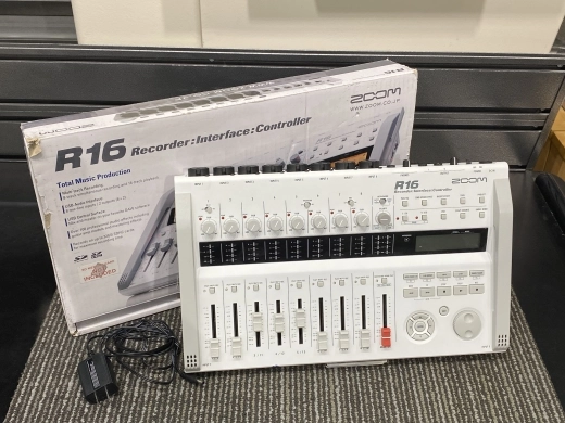 Zoom - R16