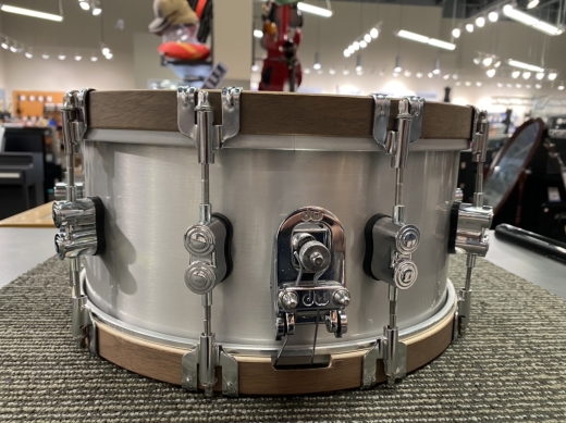 Pacific Drums - Concept Select 6.5x14'' Snare - 3mm Aluminum with Walnut Wood Hoops 3