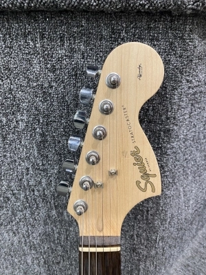 Squier - Affinity Series Strat, Laurel Fingerboard - Race Red 2