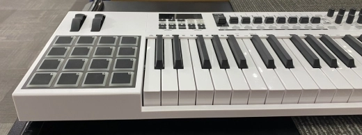 M-Audio - CODE 61 Keyboard Controller 4