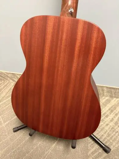 Martin Guitars - 000JR-10 LEFT 2