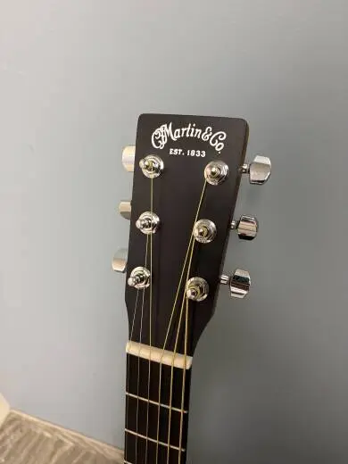 Martin Guitars - 000JR-10 LEFT 2