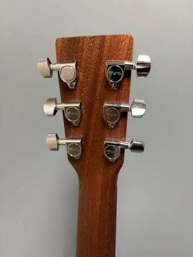 Martin Guitars - 000JR-10 LEFT 2