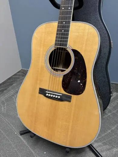 Martin Guitars - D-35 2