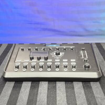 Bose Professional Products - Console de mixage ToneMatch T8S 2