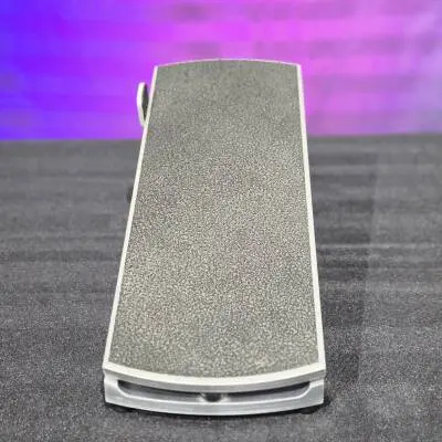 Ernie Ball - P�dale de volume et pan st�r�o 2