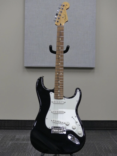 Fender - Player Stratocaster Pau Ferro Noir