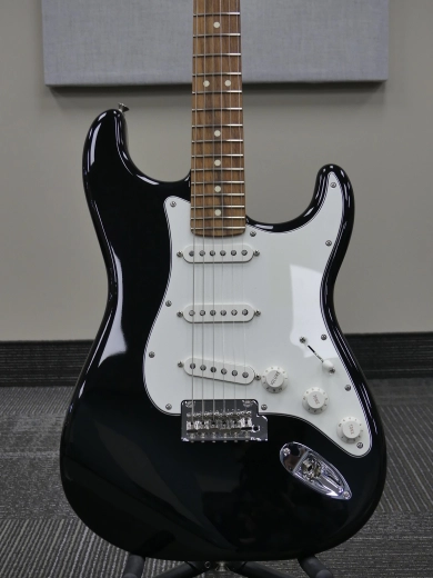 Fender - Player Stratocaster Pau Ferro Noir 2