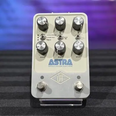 Universal Audio - P�dale de modulation st�r�o Astra