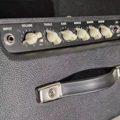 Fender - Amplificateur combo  lampes Blues Junior IV 15W 1x12 - Noir 2