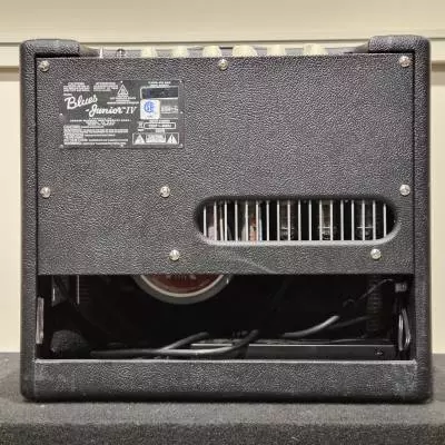Fender - Amplificateur combo  lampes Blues Junior IV 15W 1x12 - Noir 2