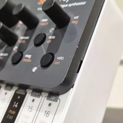 Modal Electronics - Synthtiseur 4 voix SKULPTsynth SE 2