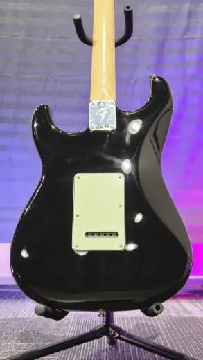 Fender - Stratocaster Player en s�rie limit�e avec touche en pau ferro torr�fi� (fini noir) 2