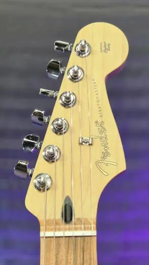 Fender - Stratocaster Player en s�rie limit�e avec touche en pau ferro torr�fi� (fini noir) 2