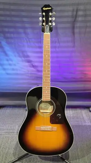Epiphone - Guitare folk J-45 Studio Advanced Jumbo (fini Sunburst r�tro)