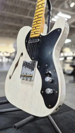 Fender Custom Shop - Nocaster Thinline Relic en s�rie limit�e � manche en �rable monobloc sci� sur quartier (fini Aged White Blonde) 2