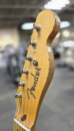 Fender Custom Shop - Nocaster Thinline Relic en s�rie limit�e � manche en �rable monobloc sci� sur quartier (fini Aged White Blonde) 2