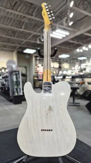 Fender Custom Shop - Nocaster Thinline Relic en s�rie limit�e � manche en �rable monobloc sci� sur quartier (fini Aged White Blonde) 2