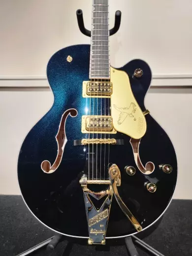 Gretsch Guitars - Guitare à caisse creuse G6136TG Falcon édition Players avec Bigsby et quincaillerie or - Midnight Sapphire 2