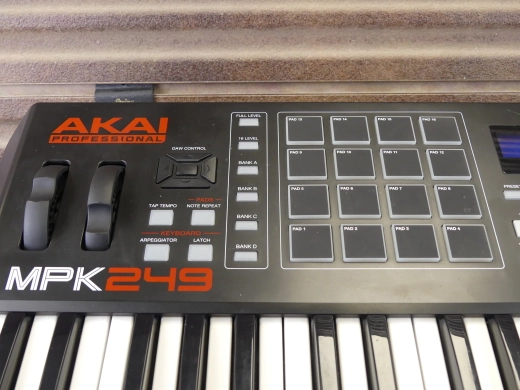 Akai - Controlleur clavier midi 49 touches 3