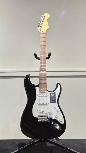 Fender - Stratocaster Player en srie limite avec touche en pau ferro torrfi (fini noir)