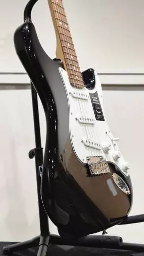 Fender - Stratocaster Player en srie limite avec touche en pau ferro torrfi (fini noir) 2