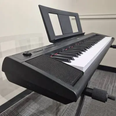 Yamaha - NP12 Clavier portable Piaggerro 61 touches - Noir 2