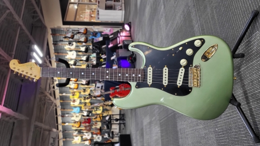 Store Special Product - Fender Custom Shop - Stratocaster Journeyman Relic Dual-Mag 1965 en srie limite  quincaillerie Closet Classic  touche en palissandre (fini Aged Sage Green Metallic)