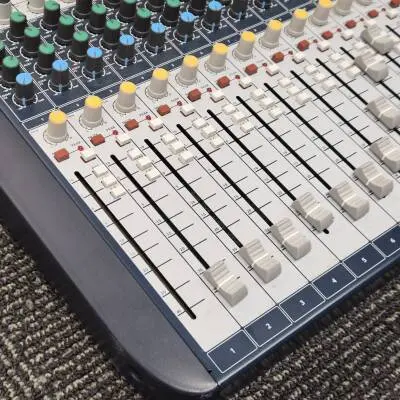 Soundcraft - M�langeur analogique 16 canaux avec effets Lexicon et USB 2