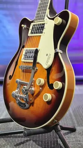 Gretsch Guitars - Streamliner G2655T Jr. � bloc central, double pan coup� et syst�me Bigsby (fini � lueur de forge �, touche en laurier) 2