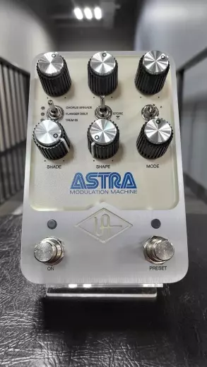 Universal Audio - Pdale d'effets stro Astra Modulation Machine