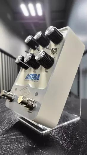 Universal Audio - Pédale d'effets stéréo Astra Modulation Machine 3