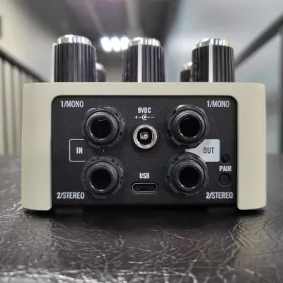 Universal Audio - Pédale d'effets stéréo Astra Modulation Machine 4