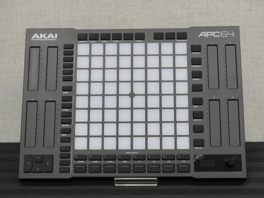 Akai - Unit de commande APC64 pour Ableton Live avec pavs sensibles  la vlocit et bandes tactiles assignables