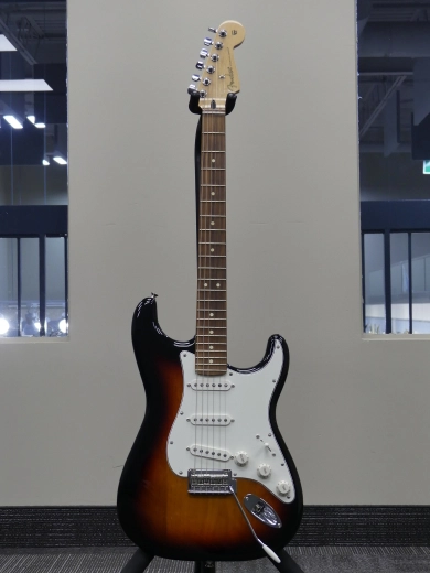 Fender - Player Stratocaster Pau Ferro - 3 Tone Sunburst